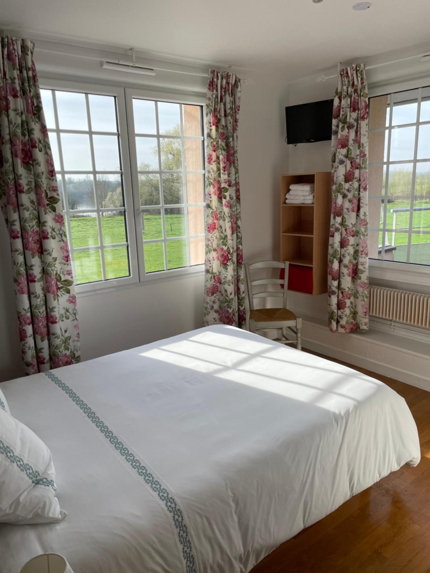 Auberge De La Roque La Roquette Экстерьер фото